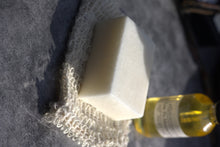 Load image into Gallery viewer, Babassu Shampoo Bar and oil Combo