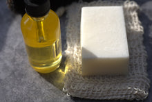 Load image into Gallery viewer, Babassu Shampoo Bar and oil Combo